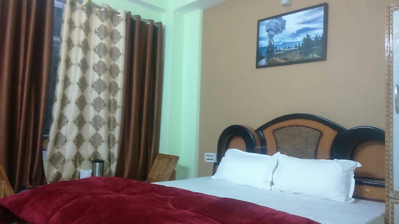 Hotel Mansarovar Banjār Exterior photo