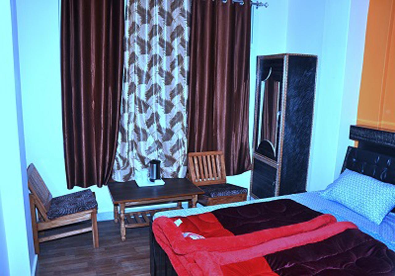 Hotel Mansarovar Banjār Exterior photo